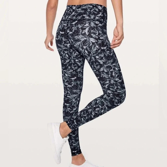 Lululemon sz 4 Wunder Under Hi-Rise Tight 28"
Embellished Multi great pre owned - Picture 1 of 11